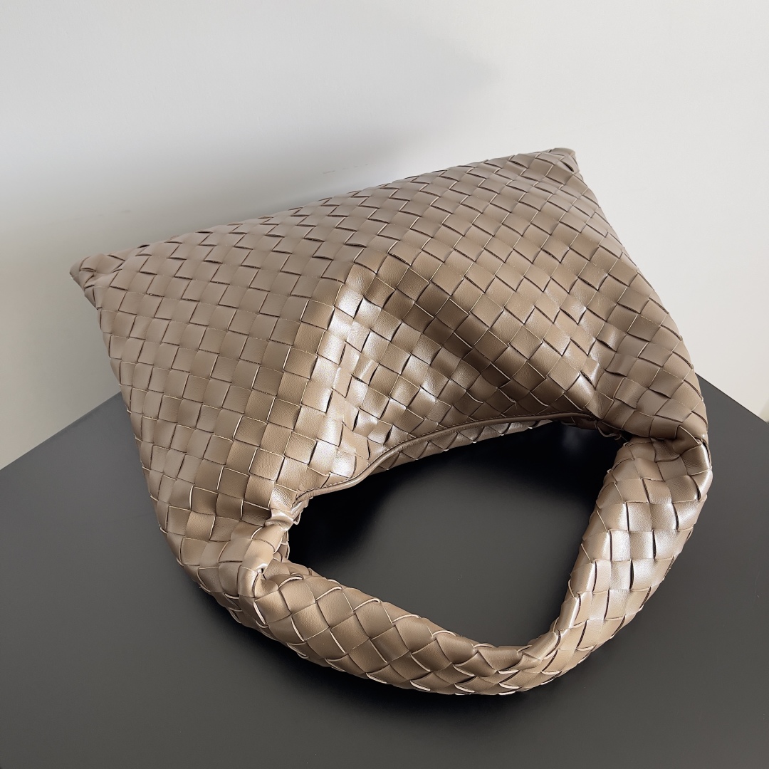 b0tt*ga Ven*ta hop bag-41*20*8cm