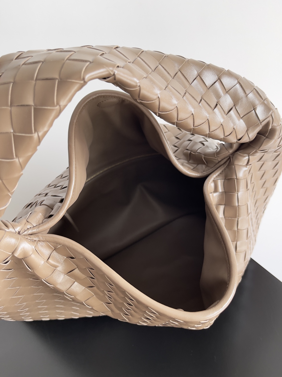 b0tt*ga Ven*ta hop bag-53*24*13cm