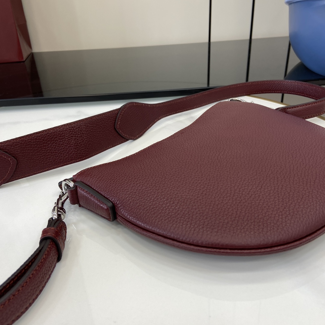 Gvc*1 Gvc*1 body bag-23 x 18.5 x 2 cm