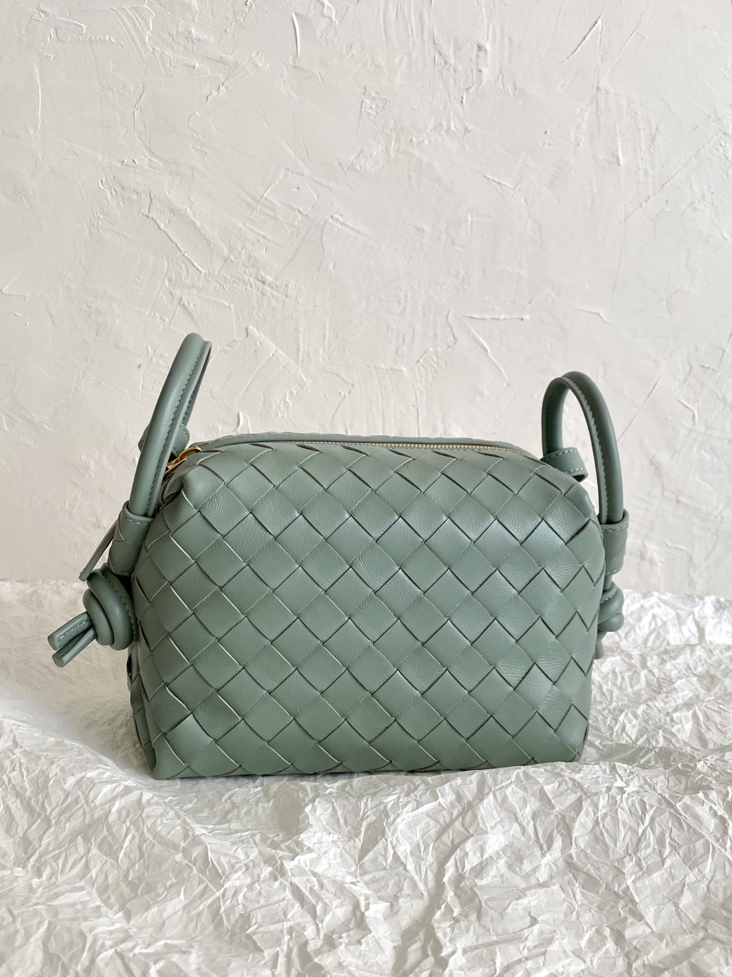 b0tt*ga Ven*ta loop lindy bag-21×13×13cm