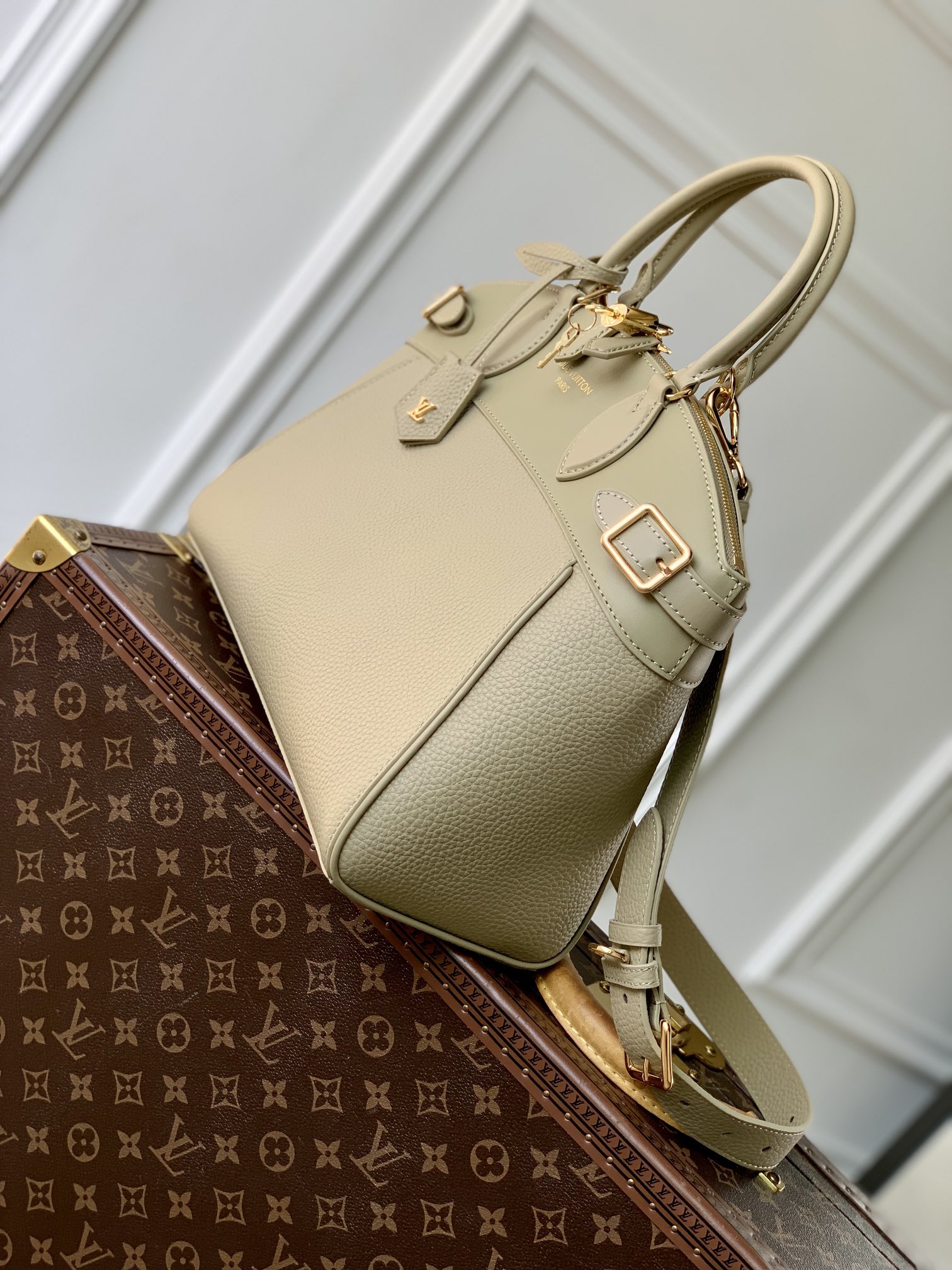 l0vis Vvtt0n lock it tote mm-36×29×15cm