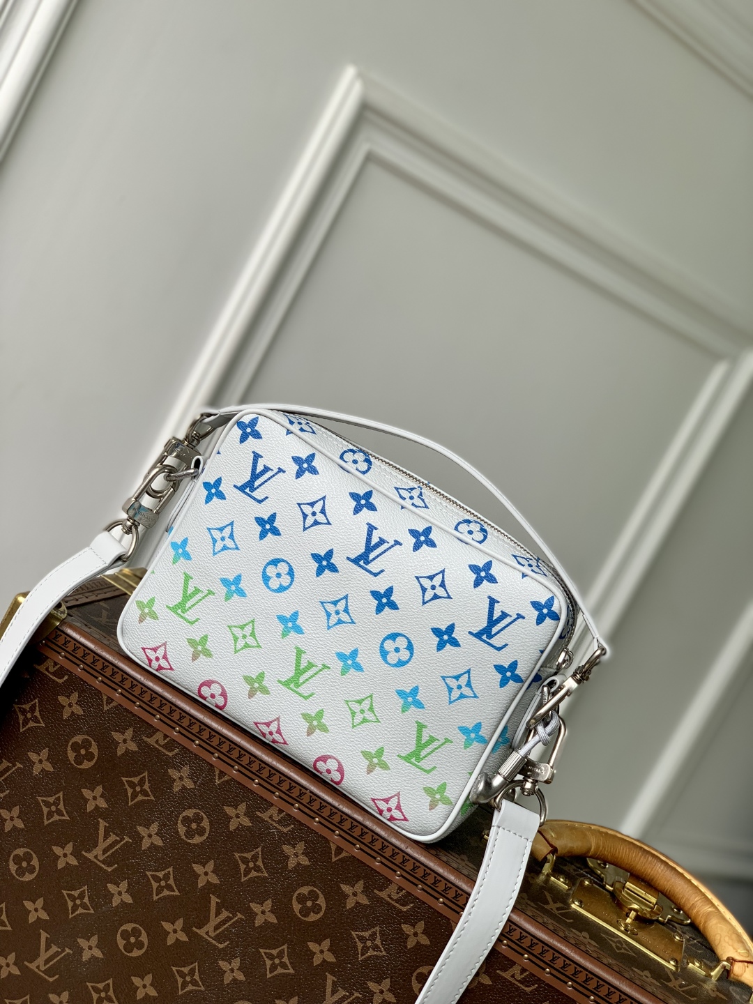 l0vis Vvtt0n nil bag m13897-25*17.5*11cm