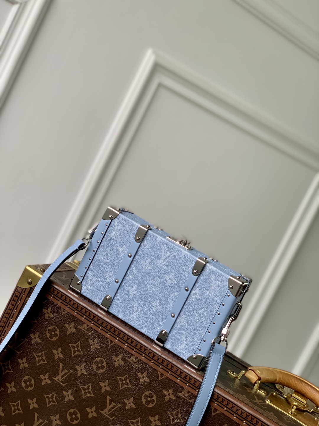 l0vis Vvtt0n wallet trunk taigarama -12.3 x 6 x 21.5cm