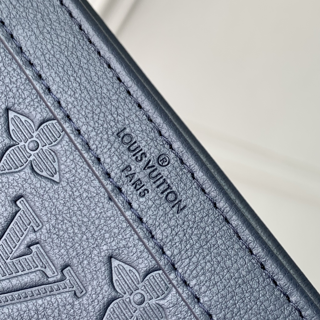 l0vis Vvtt0n m81115 gaston wearable wallet -22*14.5*4.5m