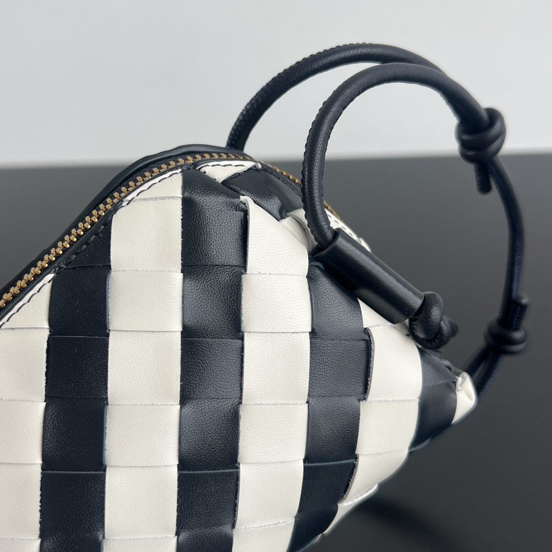 b0tt*ga Ven*ta concert striped leather pouch crossbody bag-18.5*11.5*8.5cm