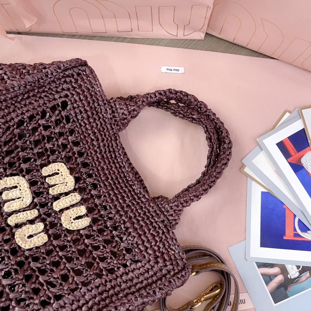 M1um1u tote bag