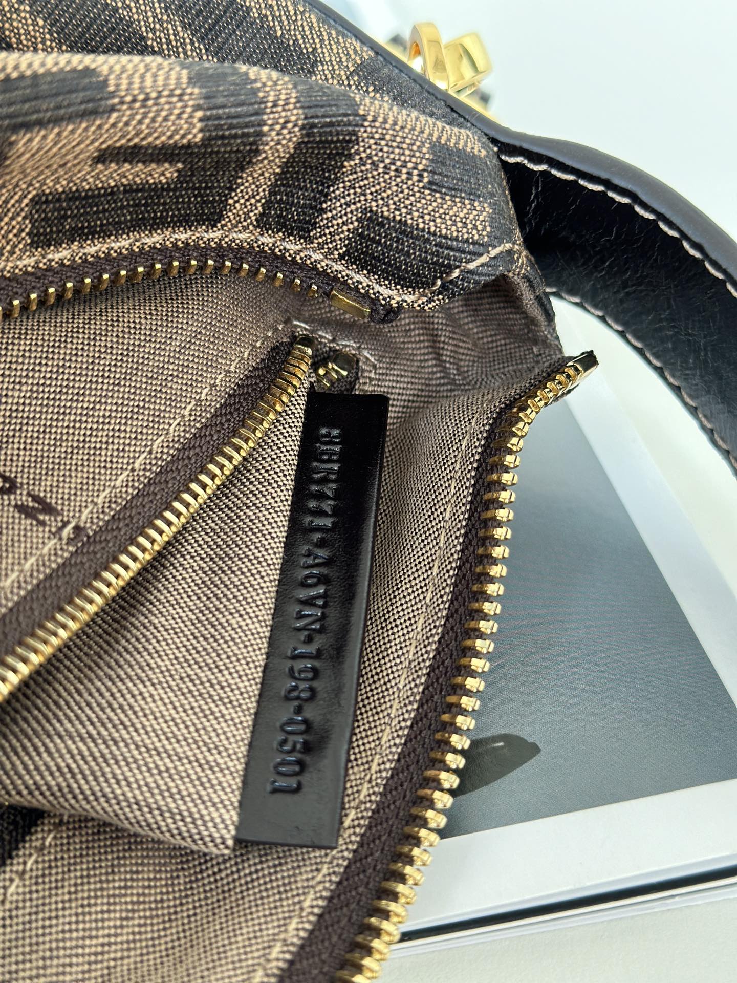 F**di vinatge bag-15×9×13cm