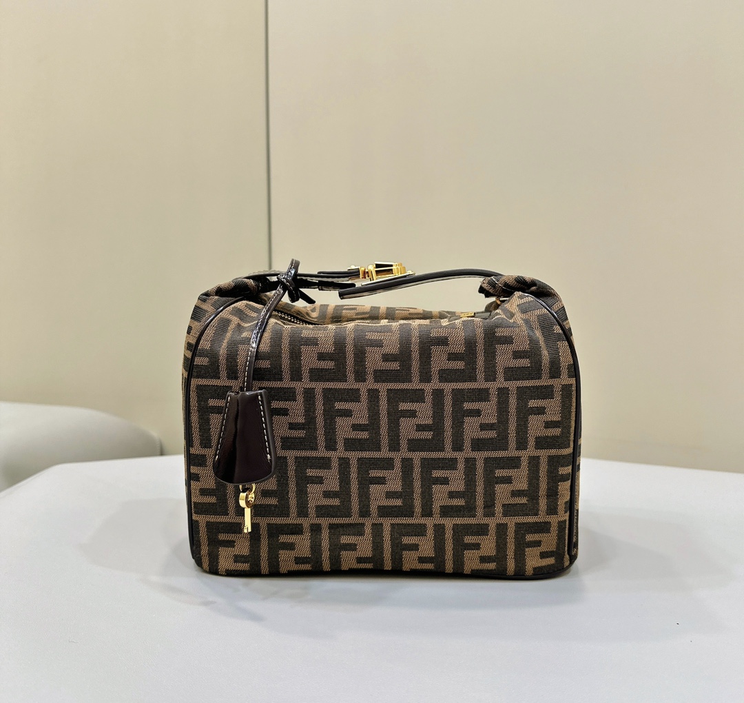 F**di vinatge bag-26x15x19cm