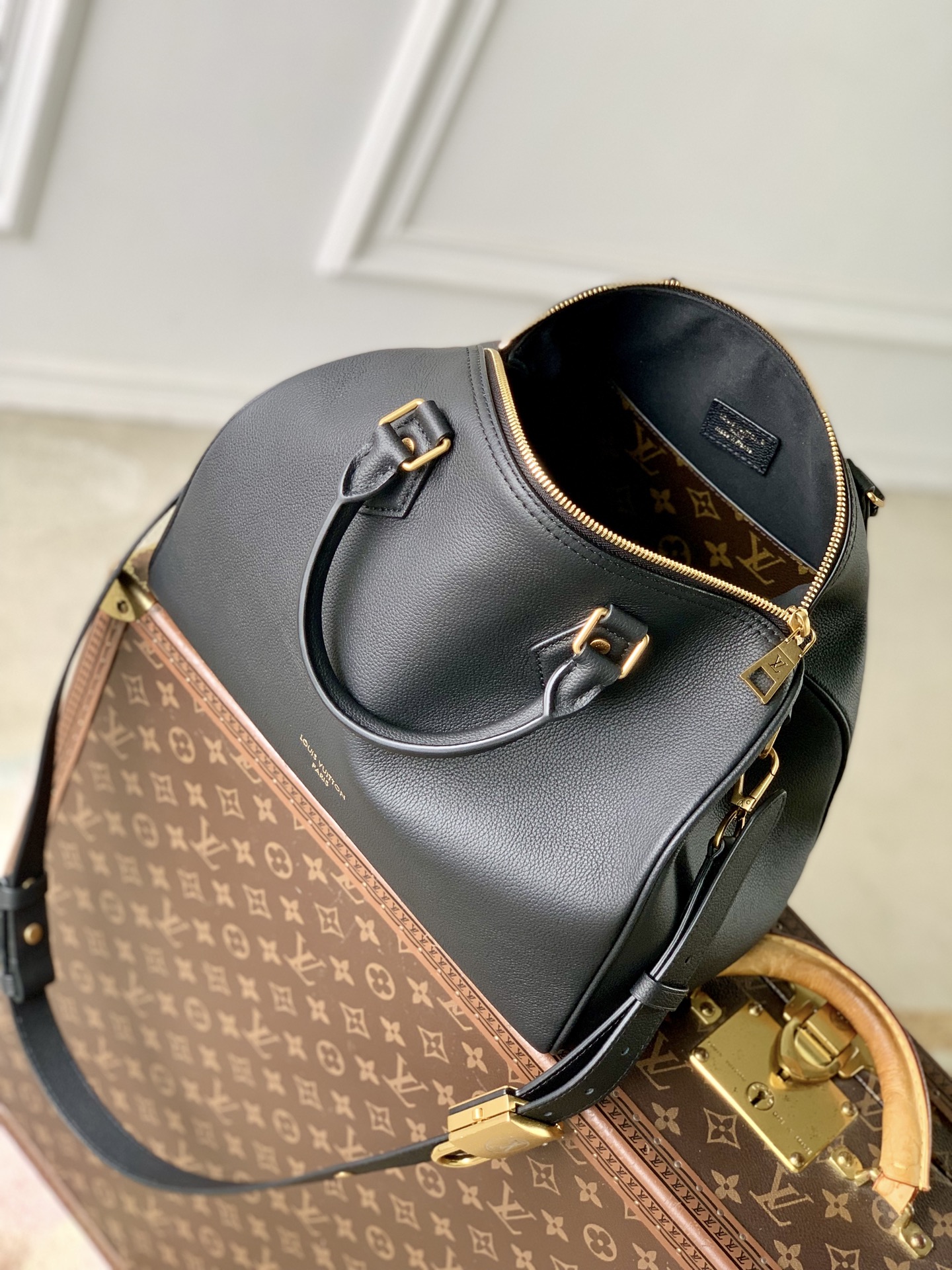 L0vis Vvtt0n Speedy Soft 30 Bag -21 x 17 x 30CM