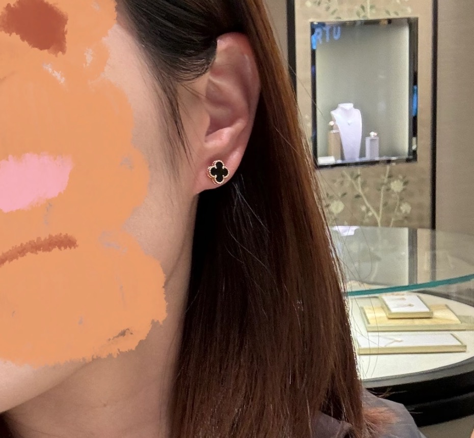 V*n Cl**f &Arpels Earring