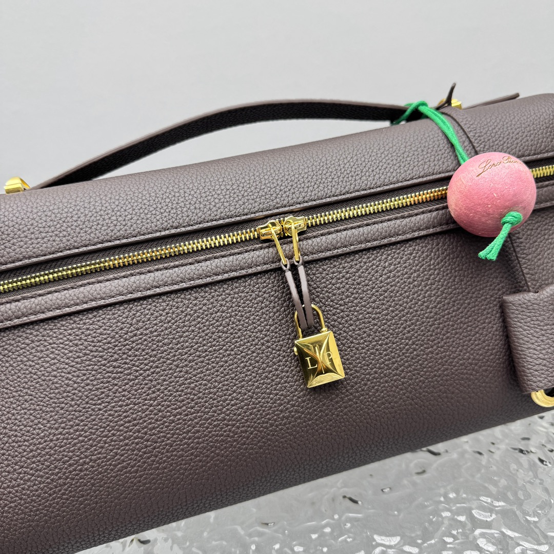 L0r0 P1ana Extra Softy Bag L33-33*14*9CM