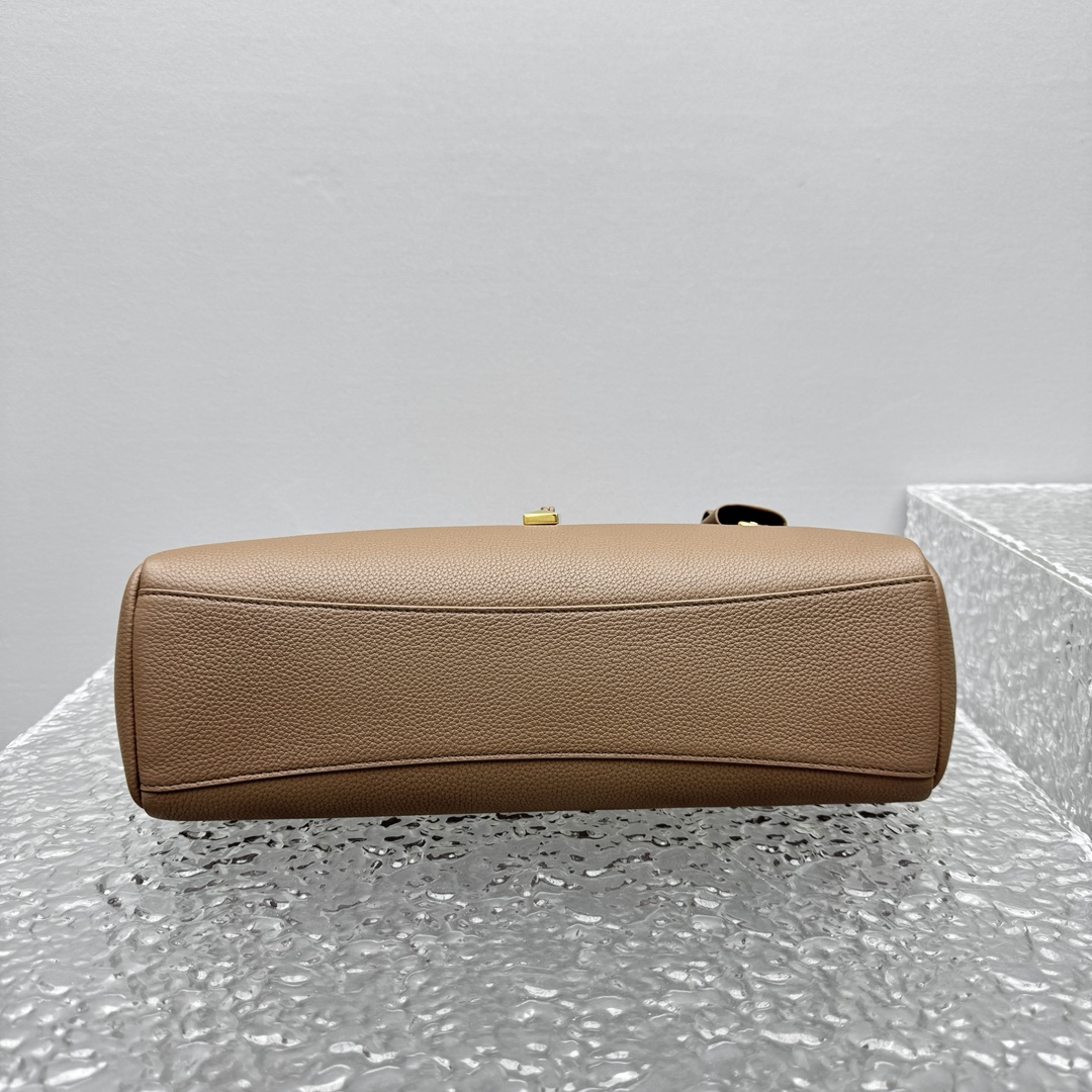 L0r0 P1ana Extra Softy Bag L33-33*14*9CM