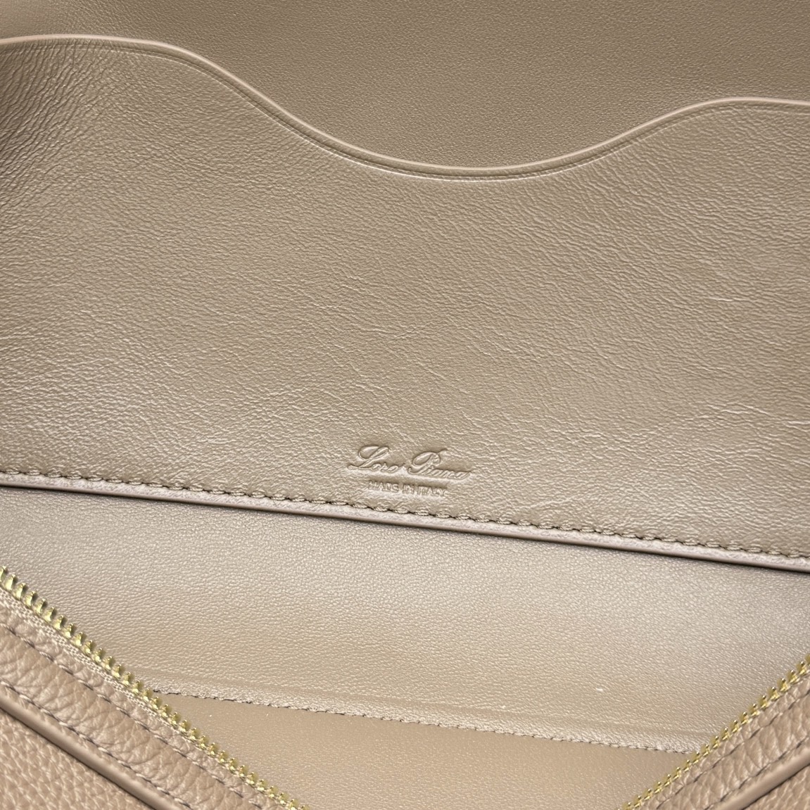 L0r0 P1ana Extra Softy Bag L33-33*14*9CM