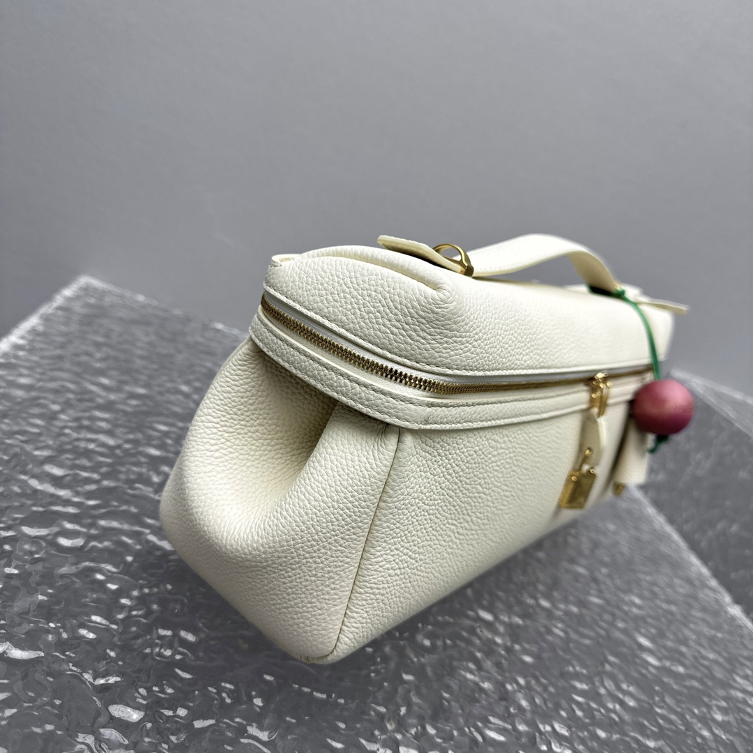 L0r0 P1ana Extra Softy Bag L33-33*14*9CM