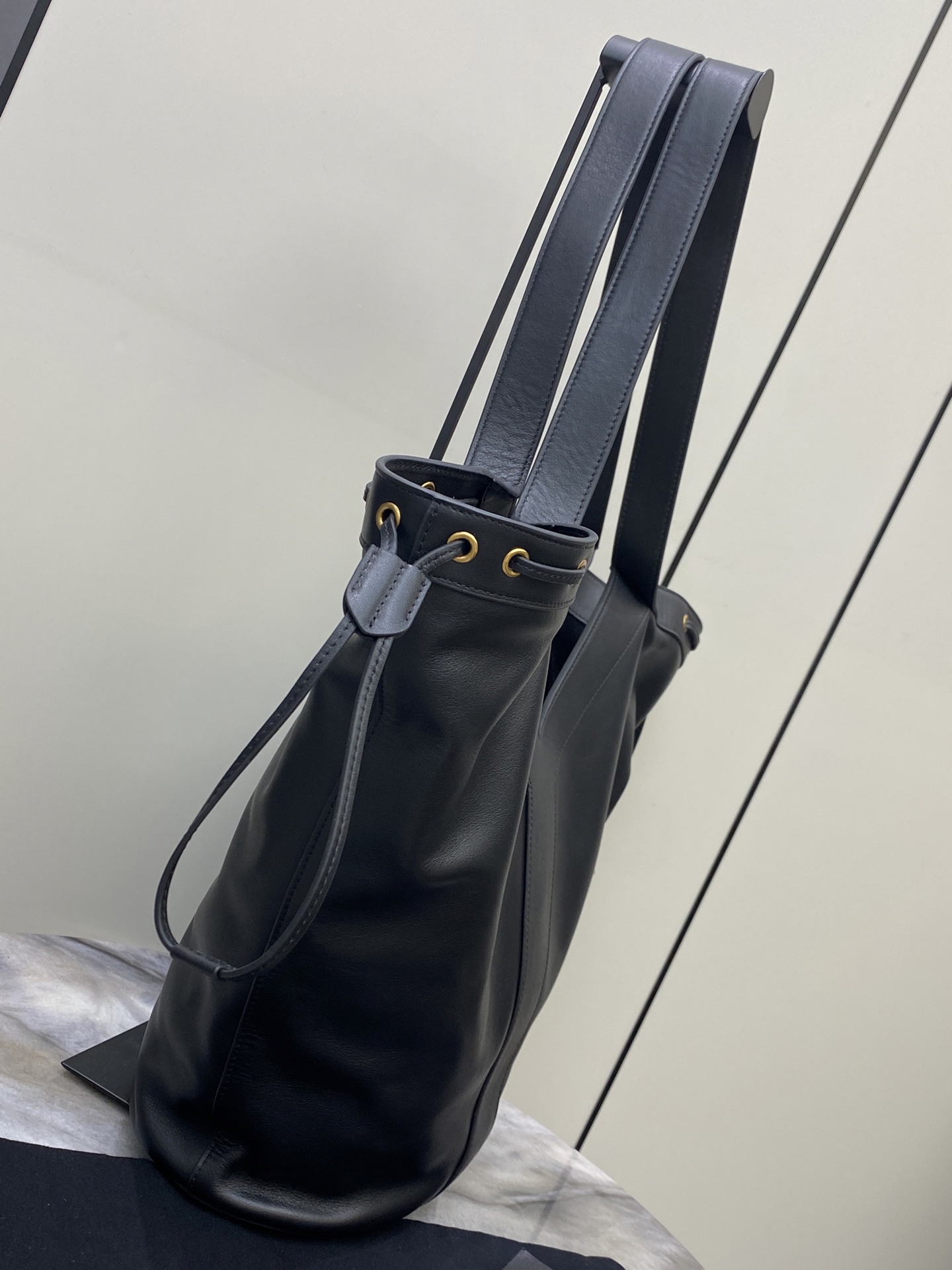 Sa1nt Lau*nt Santorini Lux Calfskin Y Drawstring Tote-26/50×15×34CM