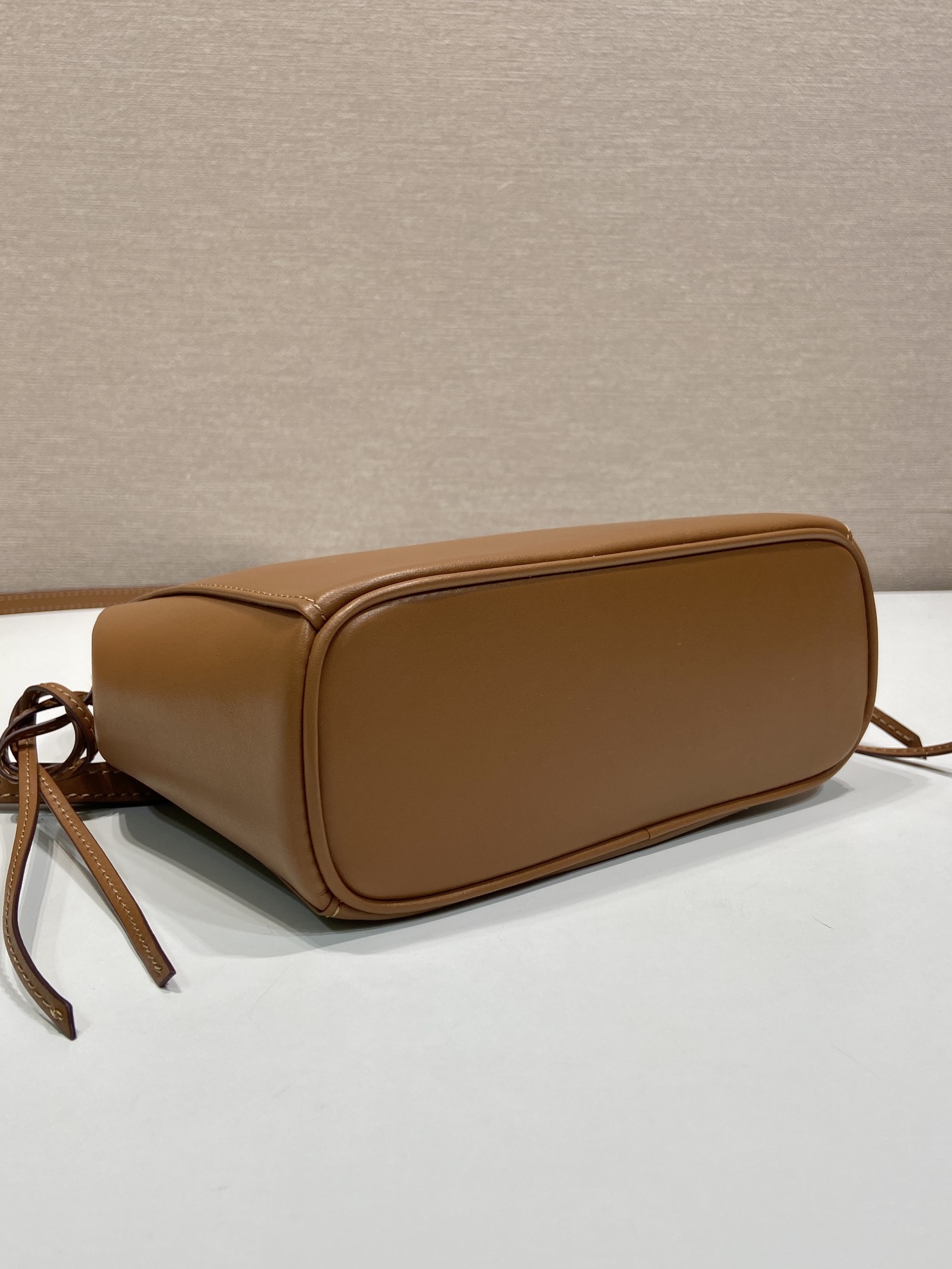 Pra*a Carry Leather Handbag 1BA496-19*21*7CM