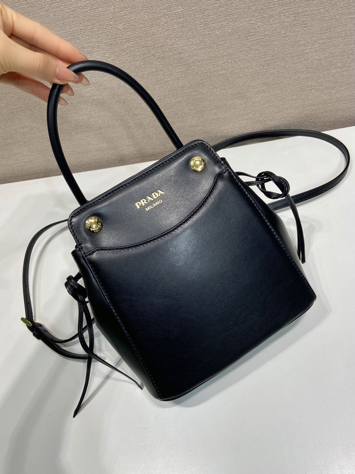 Pra*a Carry Leather Handbag 1BA496-19*21*7CM