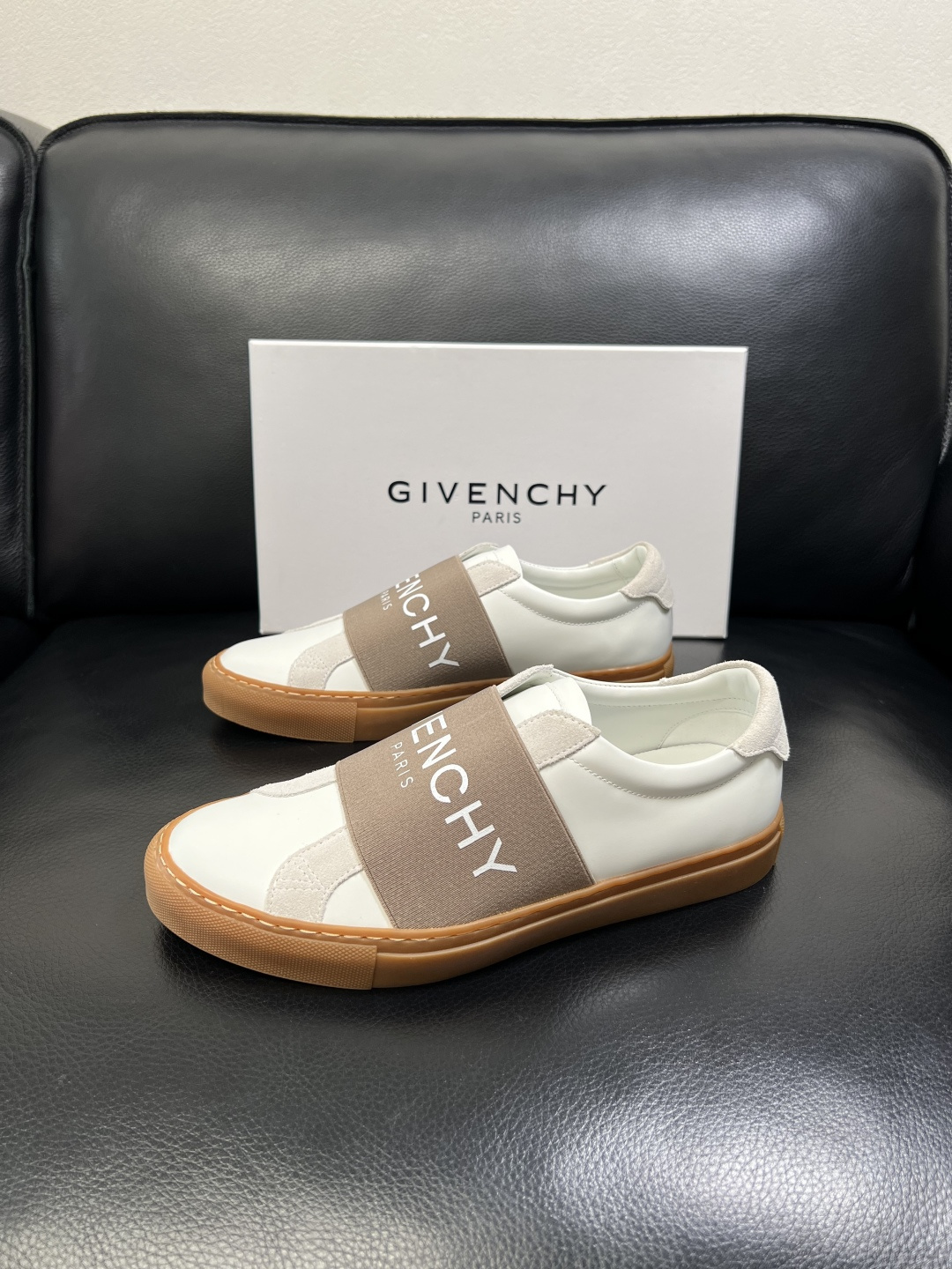 Gienvchy Sneakers