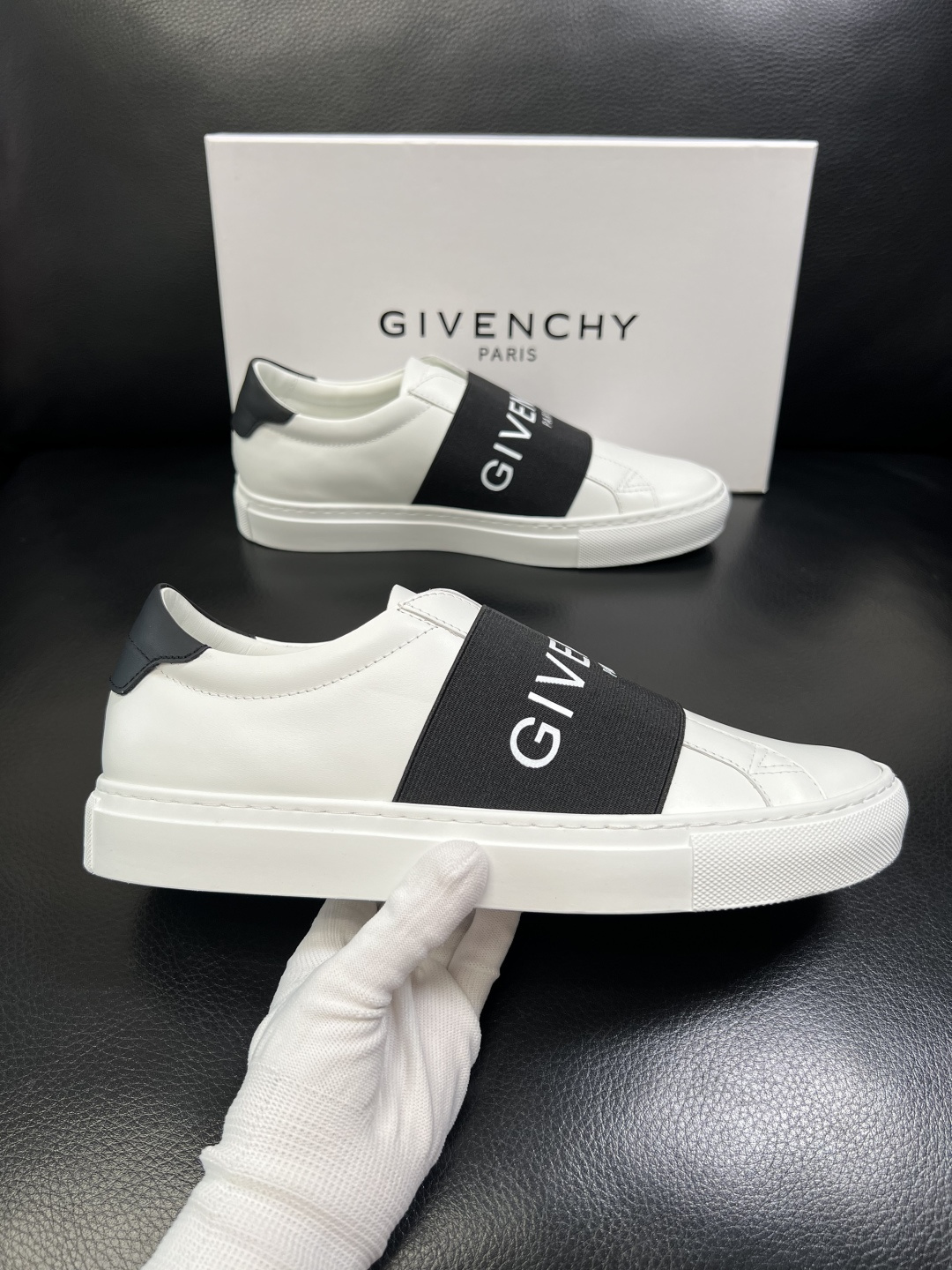 Gienvchy Sneakers