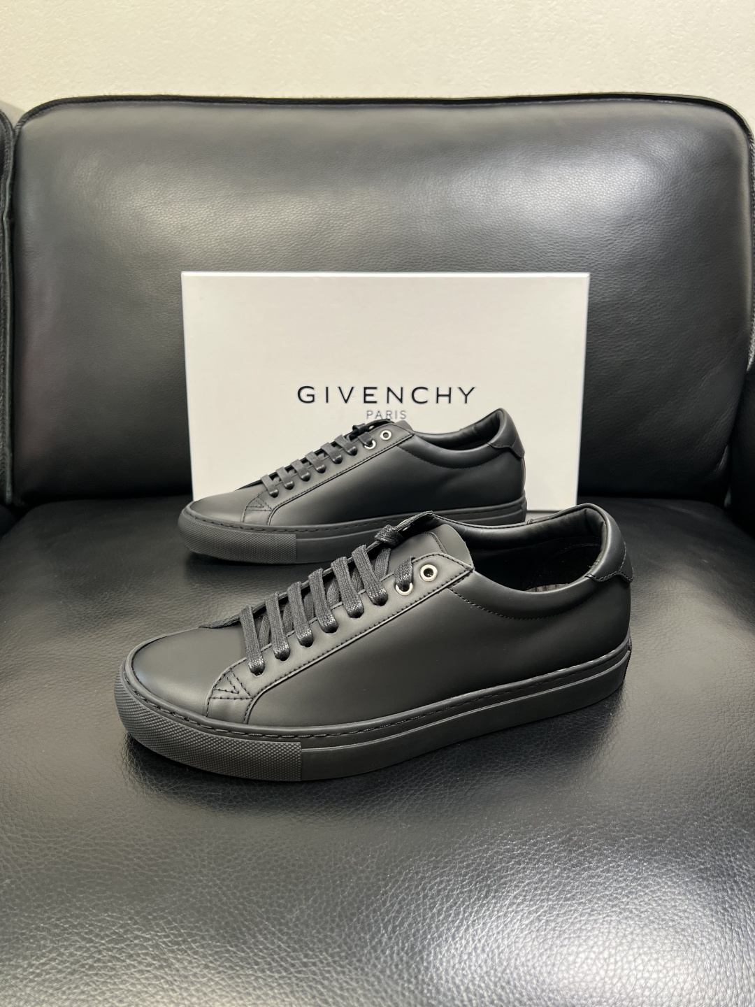 Gienvchy Sneakers
