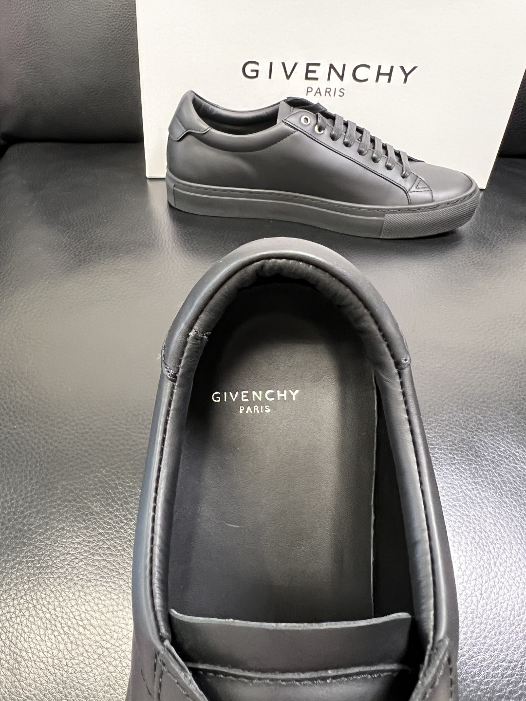 Gienvchy Sneakers