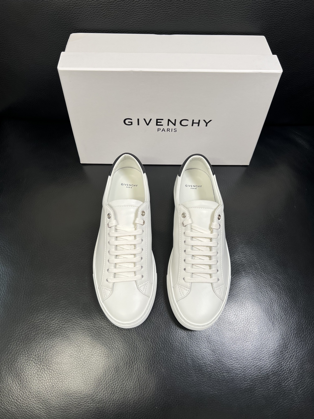 Gienvchy Sneakers