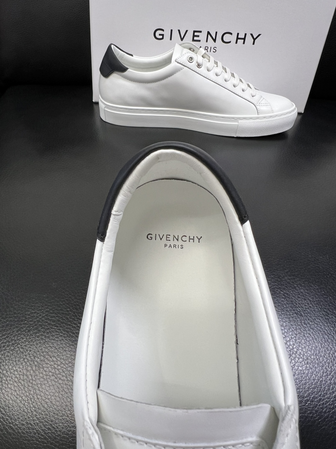 Gienvchy Sneakers
