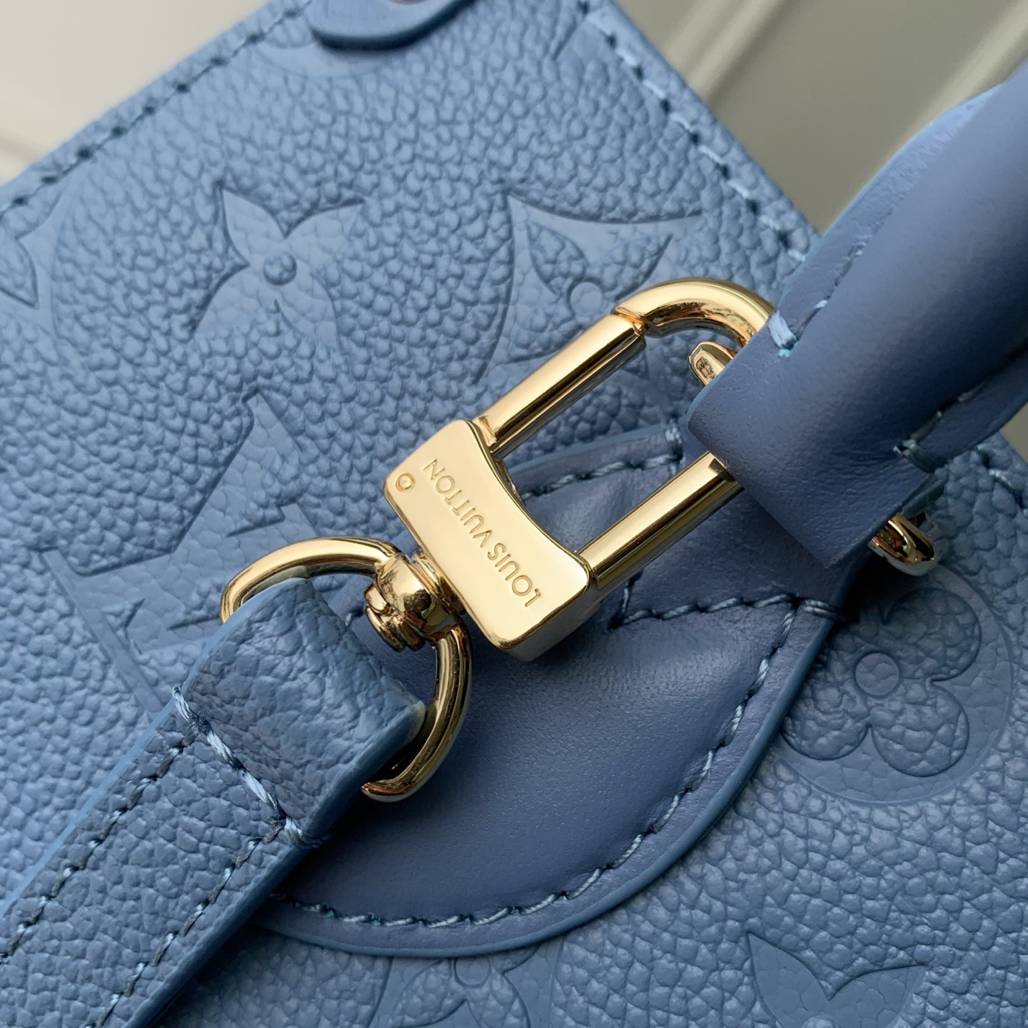 L0vis Vvtt0n OnTheGo Monogram Bold Handbag-M14576-19 x 11.5 x 25CM