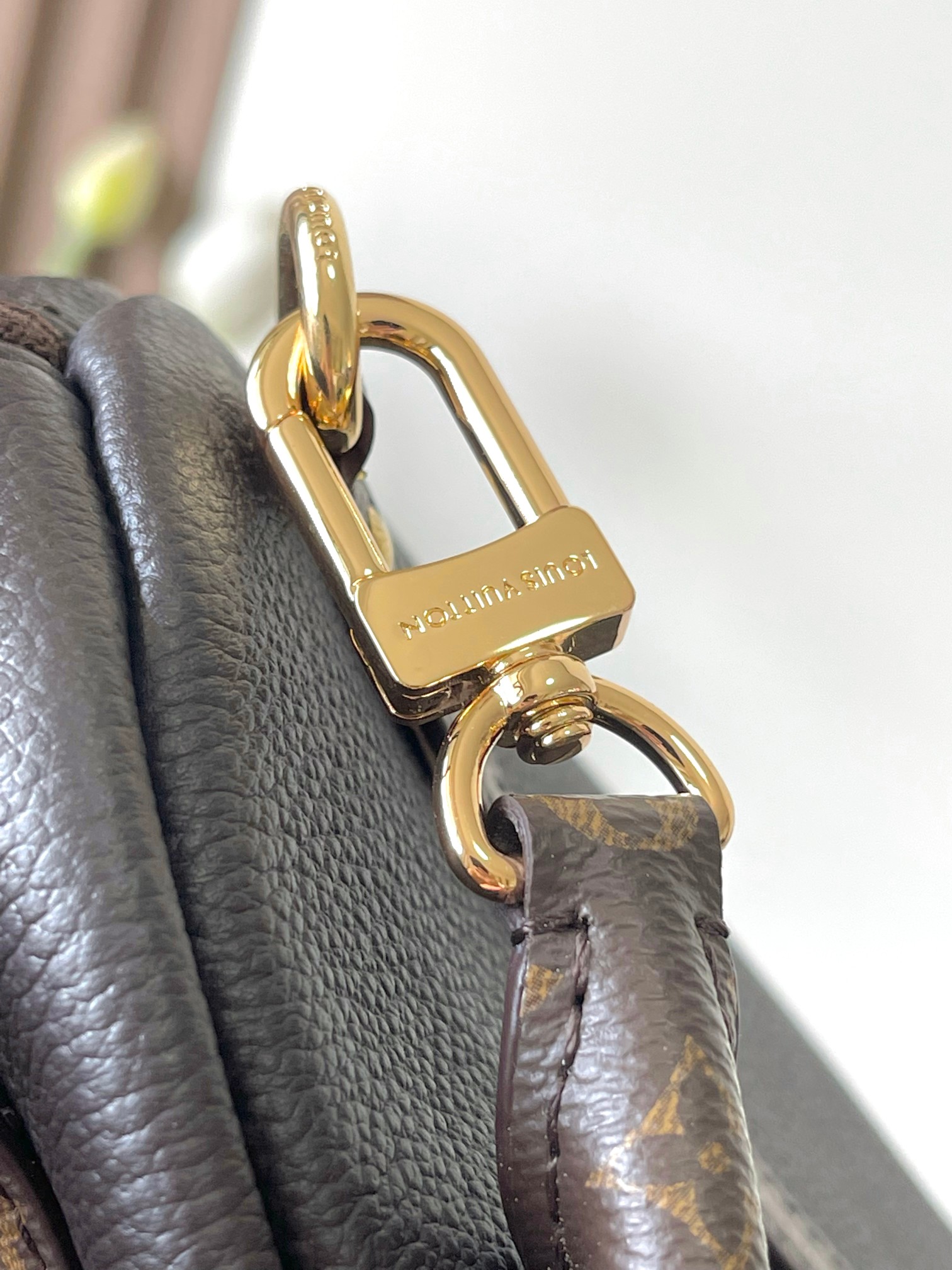 L0vis Vvtt0n Express Handbag-26397-24 x 18.5 x 36CM