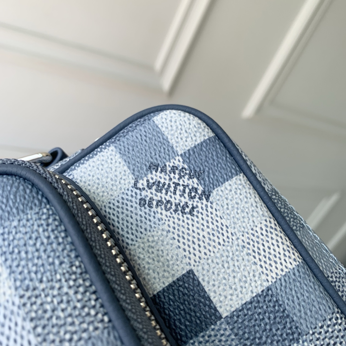 L0vis Vvtt0n Nil Messenger Bag-M29273-25 x 17.5 x 11CM