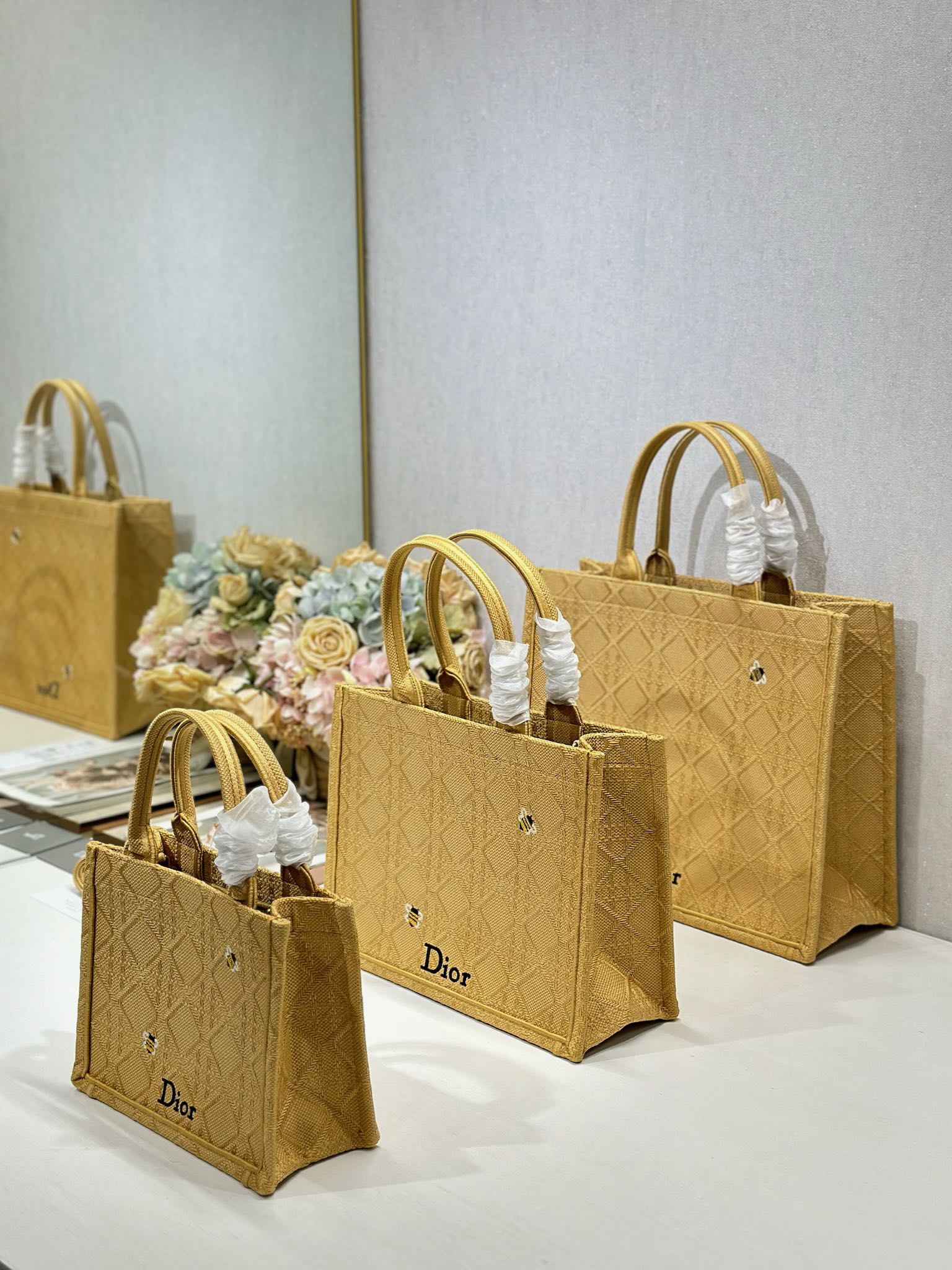 Diro Book Tote