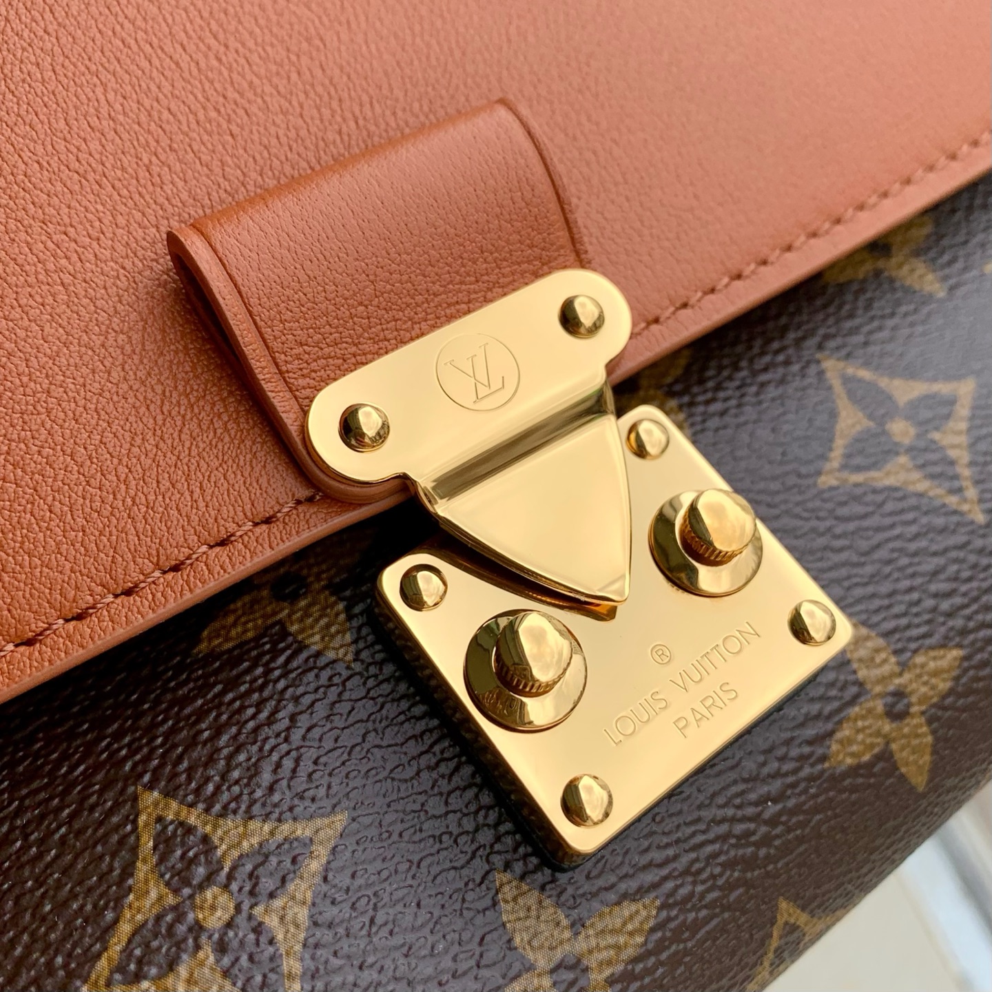 L0vis Vvtt0n Madeleine Handbag-M28610-29 x 18 x 10.5CM