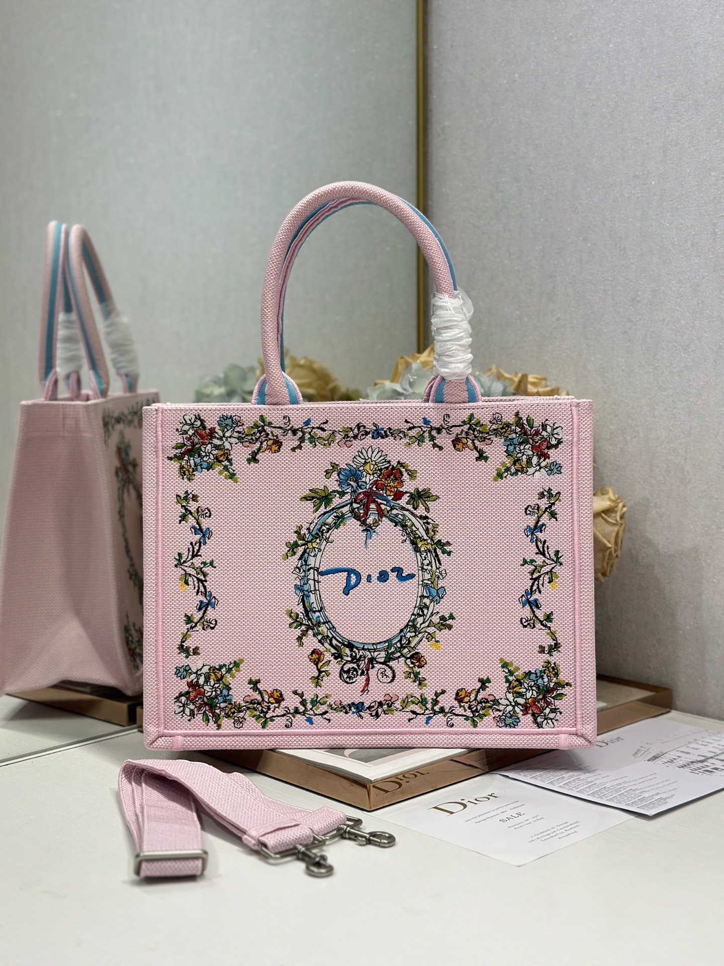 Diro Book Tote