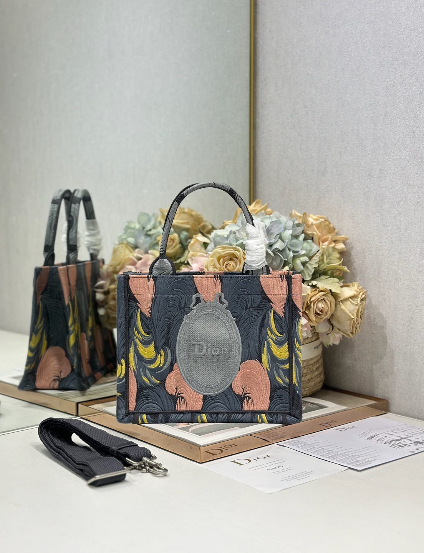 Diro Book Tote