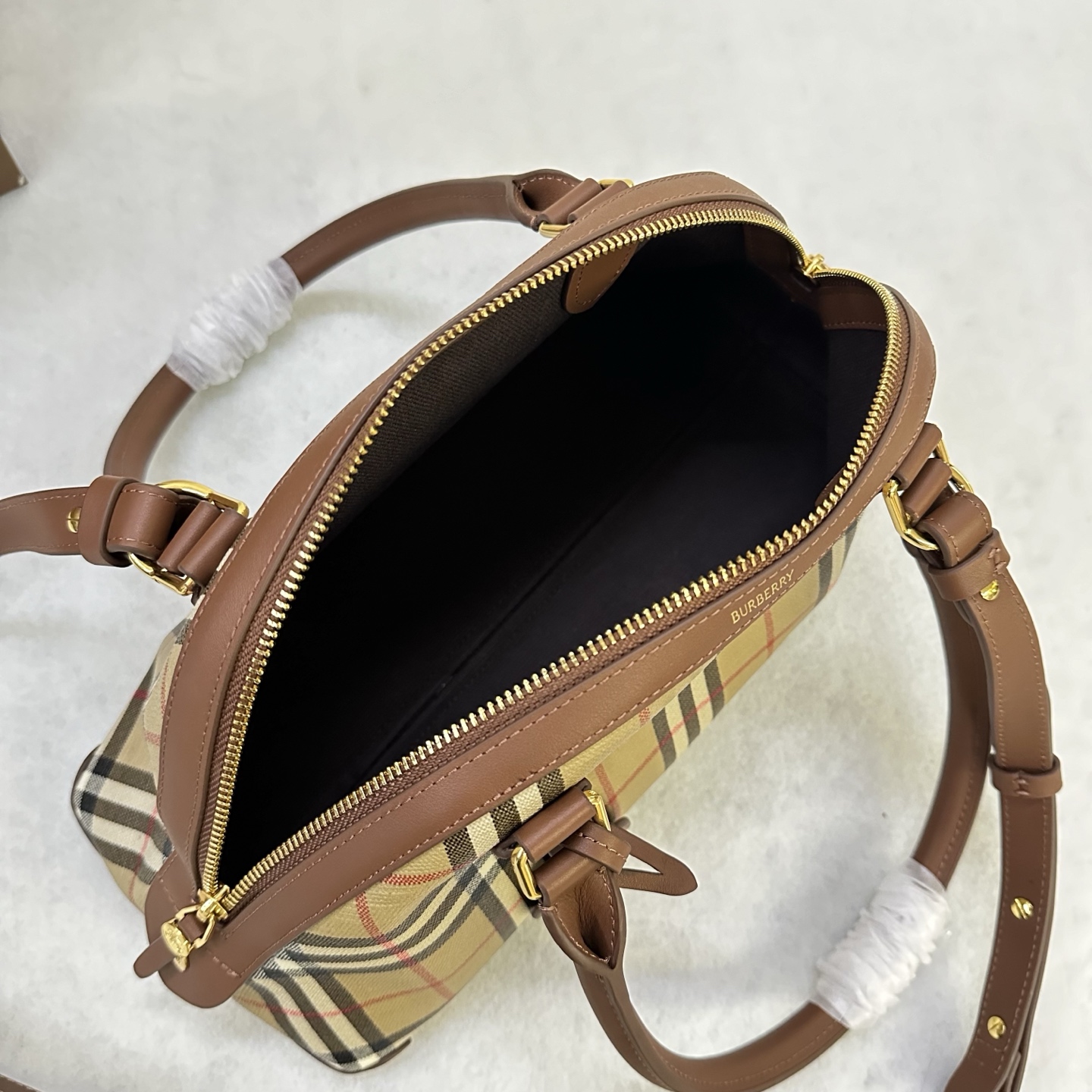 Burberr.y Primroser Bag -32 x 15.5 x 20CM