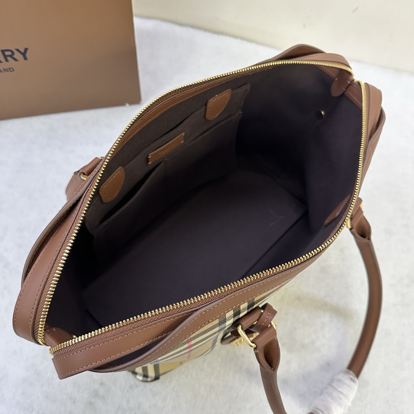 Burberr.y Check Zip Tote -34 x 15 x 23CM