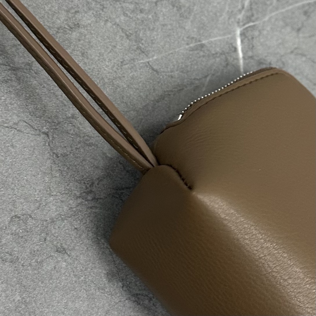 The R0w Owen Pouch-14x5x8.5CM