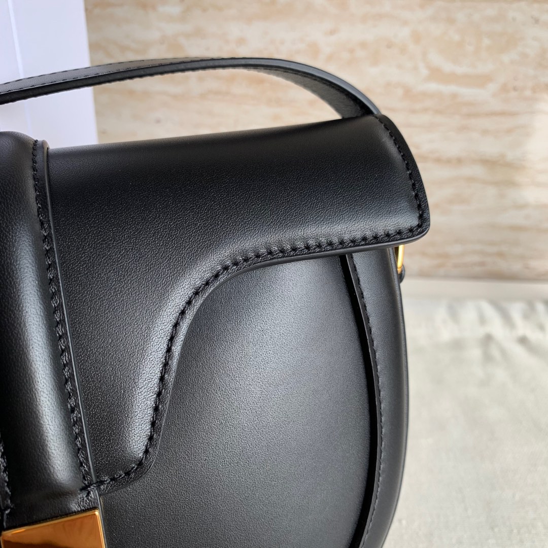 Celin Besace 16 Bag in Natural Calfskin -19*17*6CM
