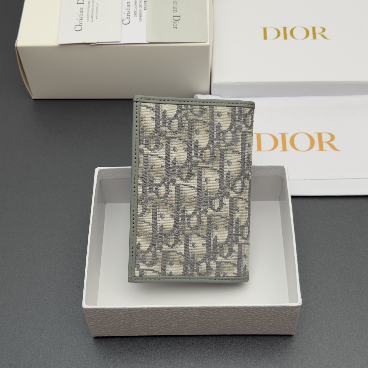 Diro Oblique 30 Montaigne Passport Holder-10*14*2CM