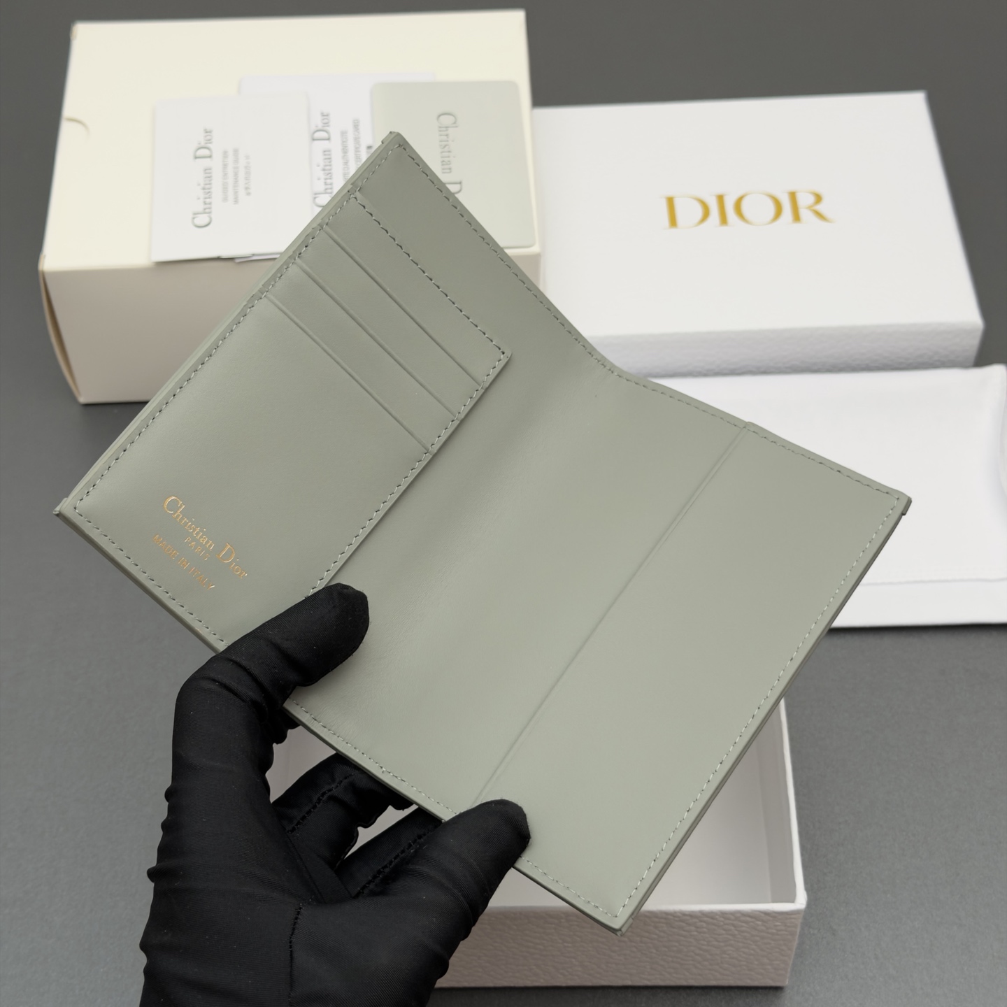 Diro Oblique 30 Montaigne Passport Holder-10*14*2CM