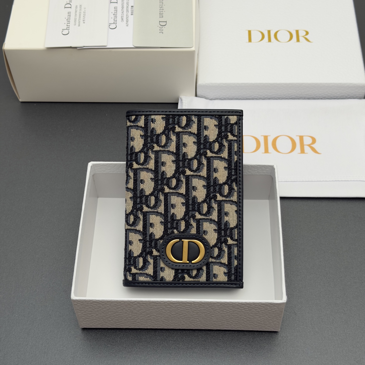 Diro Oblique 30 Montaigne Passport Holder-10*14*2CM