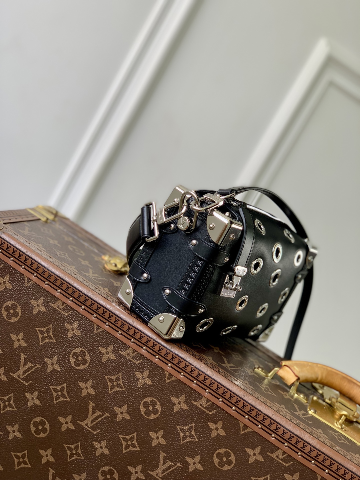 L0vis Vvtt0n Side Trunk PM-M29903-20.5 x 13.5 x 7.5CM