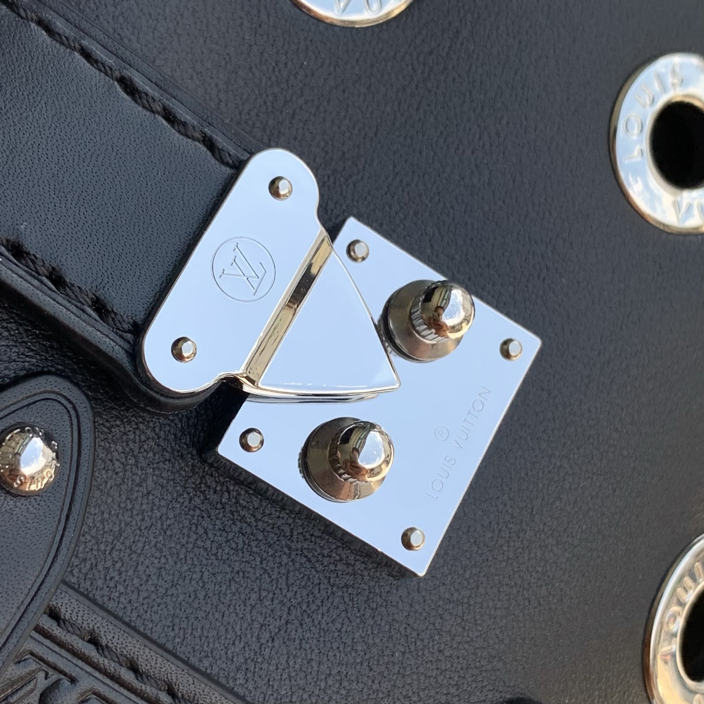 L0vis Vvtt0n Side Trunk PM-M29903-20.5 x 13.5 x 7.5CM