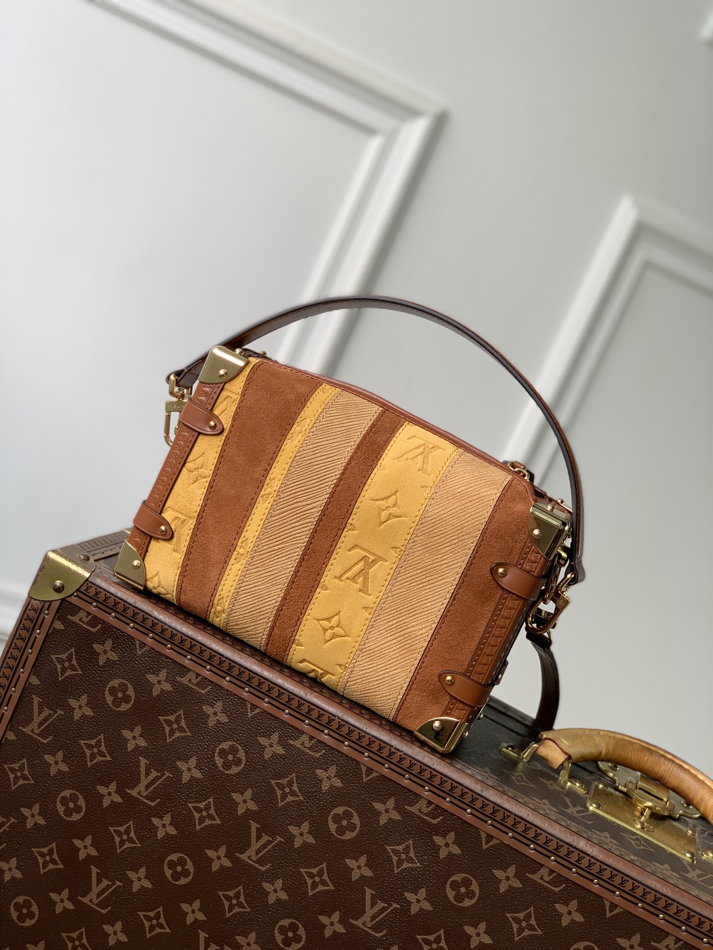 L0vis Vvtt0n Side Trunk -M29662-16 x 8.5 x 23.5CM