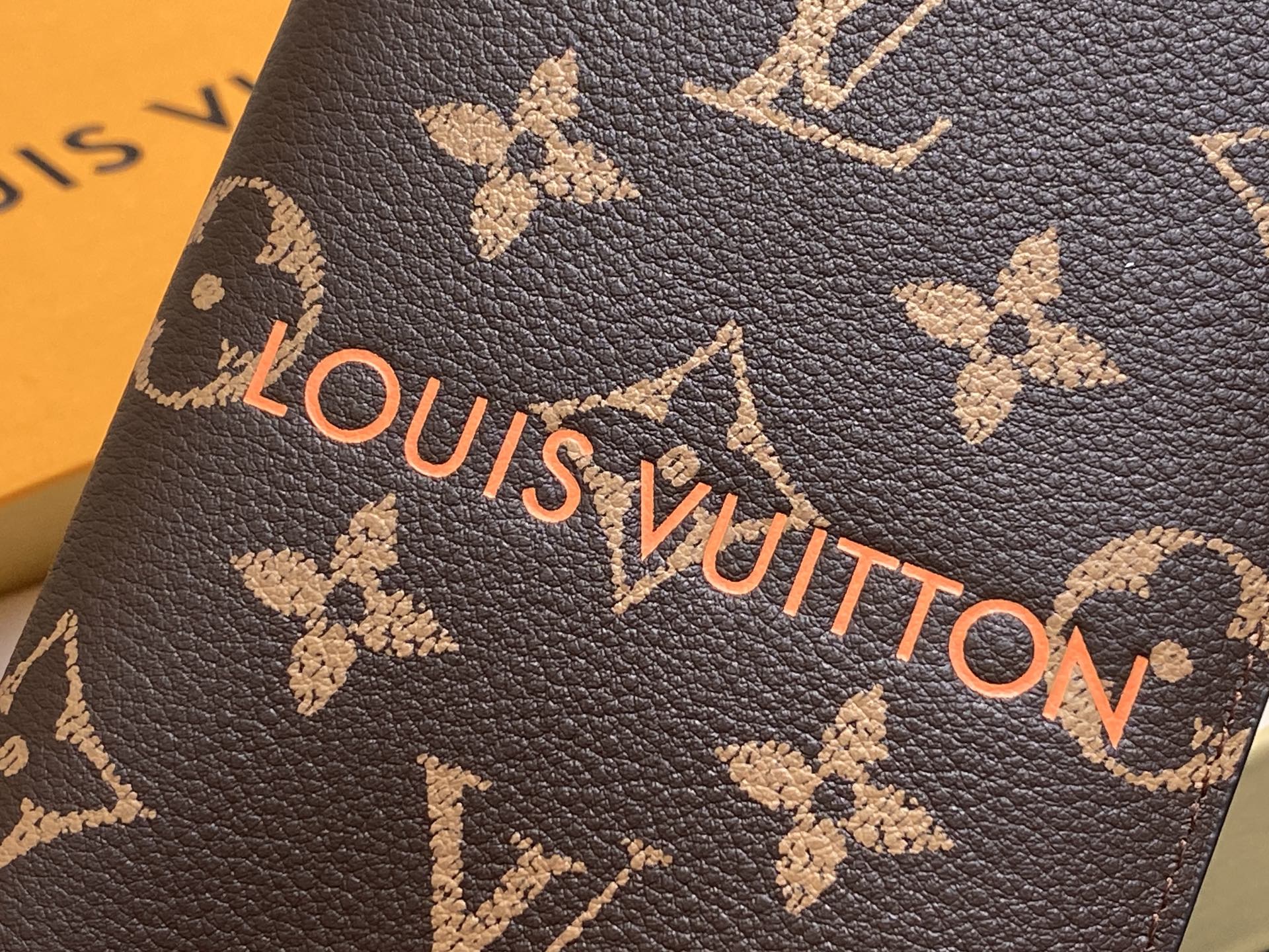 L0vis Vvtt0n Brazza Pouch -10 x 19 x 2CM